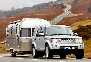 THE LAND ROVER DISCOVERY 4 SCOOPS BRITAIN�S BEST TOWCAR AWARD